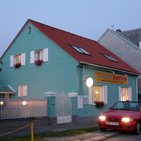 Penzion Kapitan Jindřichŭv Hradec Exteriör bild