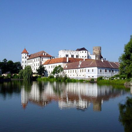 Penzion Kapitan Jindřichŭv Hradec Exteriör bild