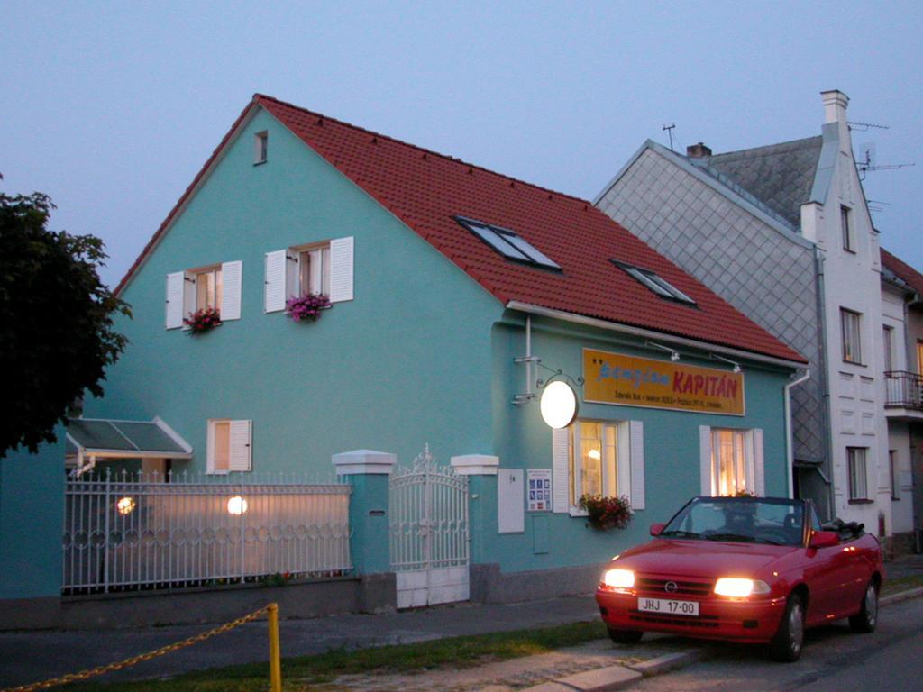 Penzion Kapitan Jindřichŭv Hradec Exteriör bild