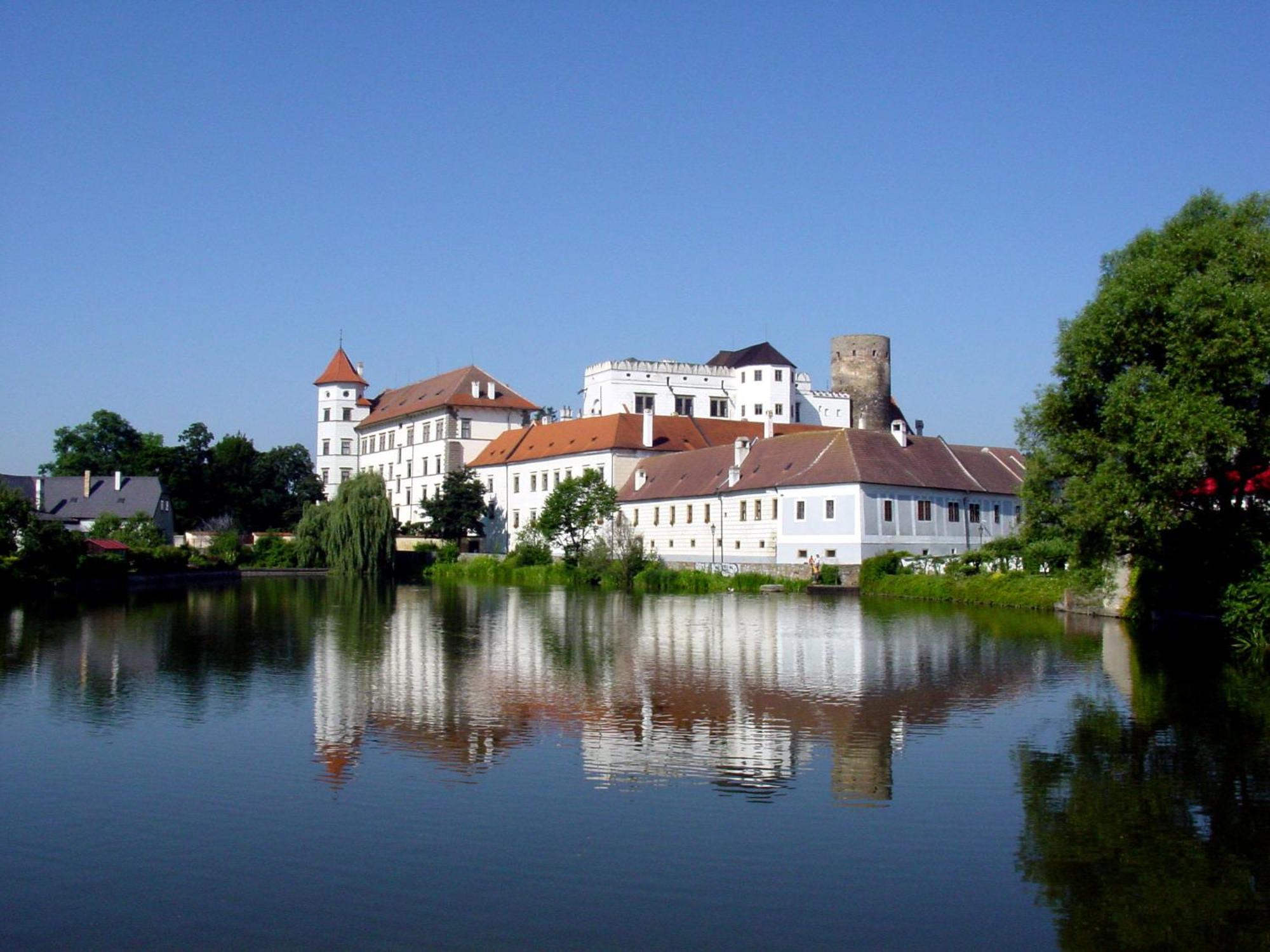 Penzion Kapitan Jindřichŭv Hradec Exteriör bild